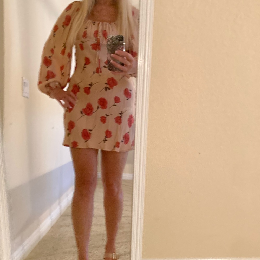 Cute mini dress with floral print and boho sleeves